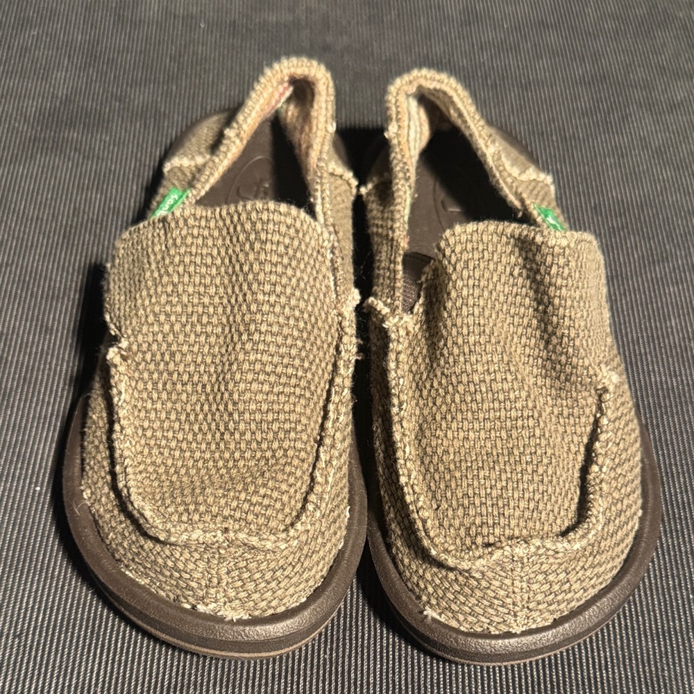 Tan Kids Sanuks